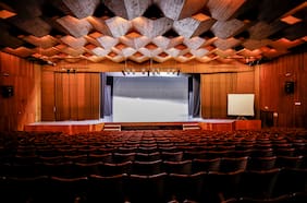 Tras 50 años, el teatro Aula Magna del Liceo Manuel de Salas reabre sus puertas como cine
