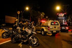 Graves agresiones, escupitajos a policías y lanzamiento de extintores y lavamanos: el acta que detalla el escándalo de Boca Juniors en Brasil