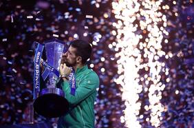 Sigue batiendo récords: Djokovic se toma revancha de Sinner y se convierte en el tenista más ganador de las ATP Finals