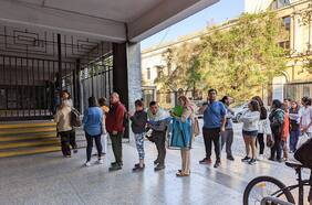 Columna de Ngaire Honey: ¿Es el SAE el responsable de las filas en los colegios?