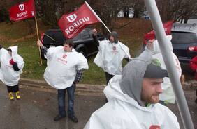 Trabajadores de la planta canadiense de General Motors se vuelcan a las protestas por el cierre