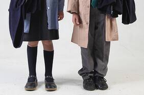 Cómo escoger uniformes escolares que duren todo el año (y trucos para lavarlos)