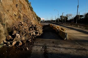 Trabajos por derrumbe mantienen desvíos este martes en Avenida España entre Valparaíso y Viña del Mar