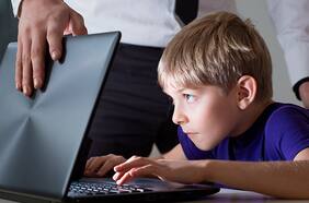 Estudio demuestra que jóvenes disminuyeron su tiempo de conexión a Internet