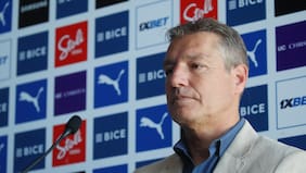 Buljubasich se despide llorando: “Algo pasó; en algún lugar se elevaron las expectativas y no las pudimos cumplir”