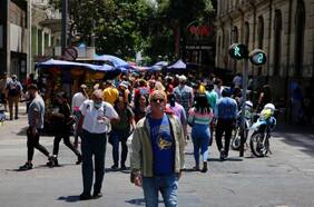 Más de 20 °C en pleno invierno: el fenómeno que provocará calor inusual en Santiago esta semana
