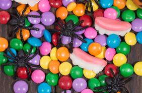 Halloween: once dulces y chocolates que no pueden faltar en tu bolsa