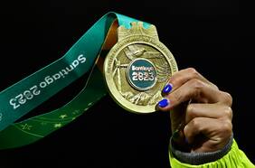 ¿Cuánto cuesta el oro de Martina Weil o de Lucas Nervi?: el detalle del dinero que recibe cada atleta chileno por una medalla en Santiago 2023