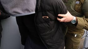 Detienen a alumno de liceo de Angol que portaba dos pistolas, droga y dinero en efectivo