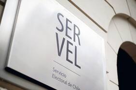 Candidatos presidenciales y parlamentarios se inscriben formalmente ante el Servel
