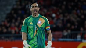 “Genera tristeza llegar a este nivel futbolístico”: el duro dardo de Claudio Bravo tras la goleada sufrida por la Roja