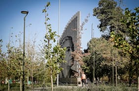 Monumento a Gabriela Mistral en Baquedano ultima detalles ante su inminente estreno en sociedad