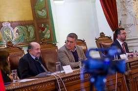 Concejo Municipal de Santiago por caso Sierra Bella: Desbordes afirma que exalcaldesa Hassler “no está sobreseída por estos hechos”