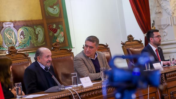 Concejo Municipal de Santiago por caso Sierra Bella: Desbordes afirma que exalcaldesa Hassler “no está sobreseída por estos hechos”