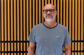 Fabián Casas, escritor argentino: “No me interesan los diarios de pandemia, ni escribir cómo pasaste la pandemia”