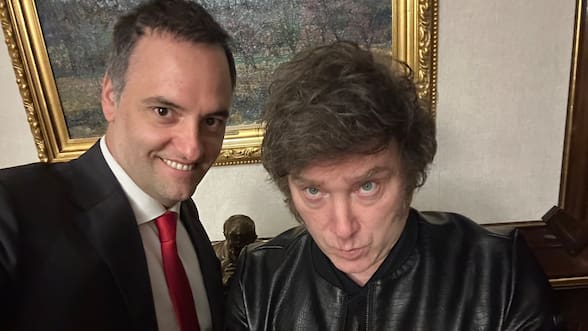 Escándalo de su jefe de Gabinete y crisis económica golpean imagen de Milei en encuestas