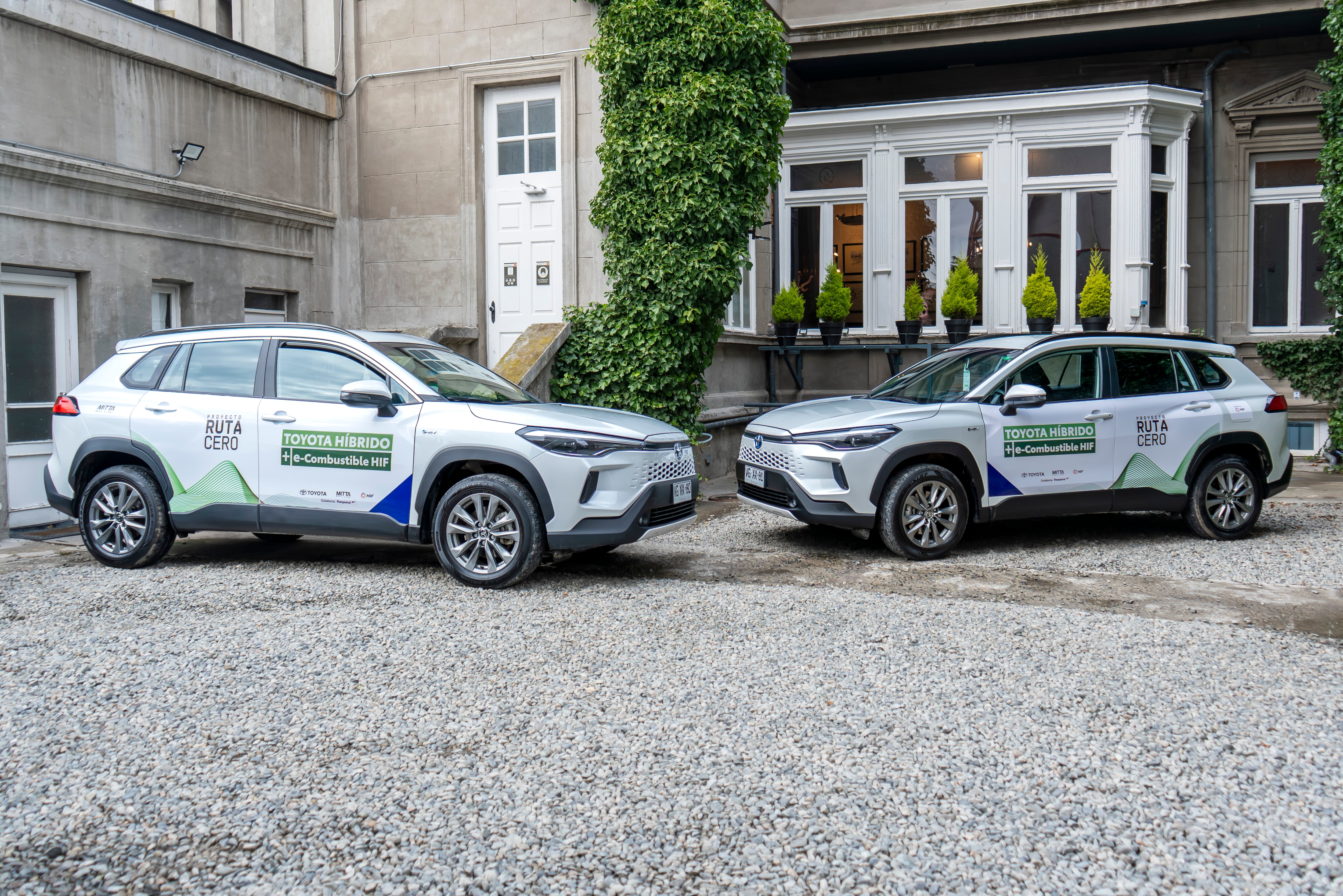 Lanzamiento proyecto Ruta Cero presenta los vehículos híbridos de Toyota cargados de e-Combustible en el Hotel José Nogueira, Punta Arenas.