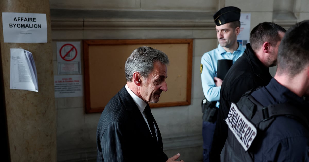 Sarkozy se prepara para convertirse en el primer líder francés de posguerra en cumplir una pena de prisión