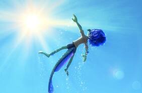 Un par de criaturas marinas intentan tener un verano divertido en el primer tráiler de Luca