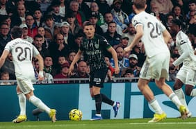 Con Cepeda y Dituro como titulares: el Elche cae goleado en su visita al Real Madrid y se hunde en LaLiga