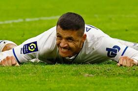 Extenista francesa apunta contra Alexis: “Gana 300 mil euros al mes y no es capaz de marcar un penal”