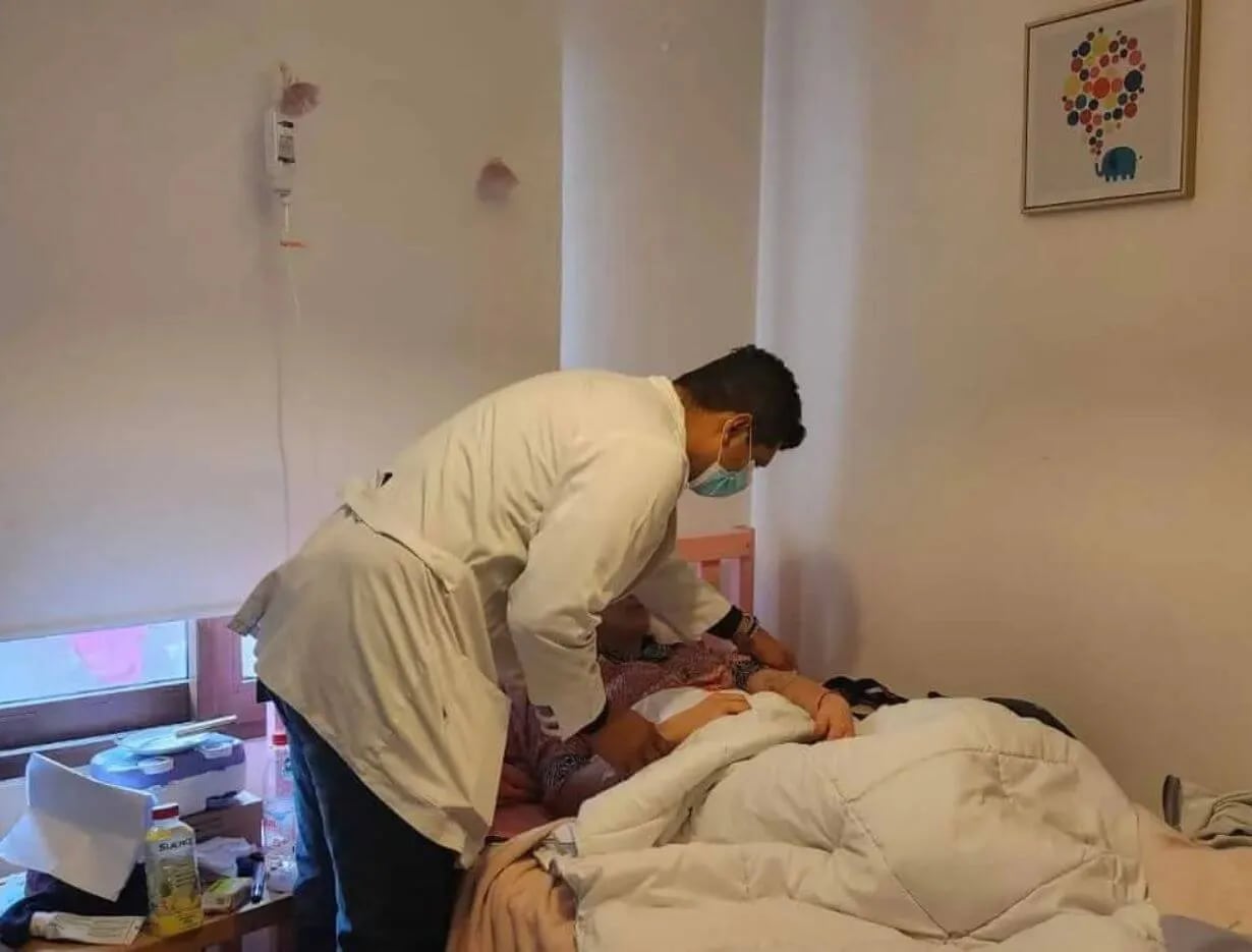 Atención médica domiciliaria: cuándo conviene llamar a un médico a casa en lugar de ir a urgencias