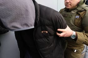 Detienen a menor de edad que disparó a un amigo mientras manipulaban un arma de fuego en Concón