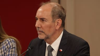 Ministro De Grange afirma que “a mediados de abril” gobierno inyectará recursos para enfrentar alza del transporte en regiones