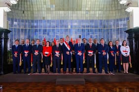 Nuevo presidente de Perú toma juramento a su primer gabinete