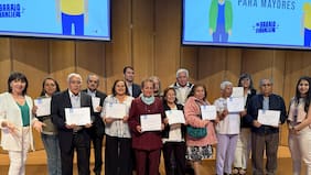 Más de mil personas mayores aprendieron a mejorar el manejo de sus finanzas personales y digitales en 17 comunas del país