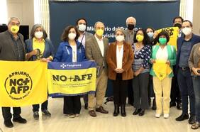 Ministra del Trabajo invita a coordinadora NO+AFP a sumarse a diálogos por reforma de pensiones