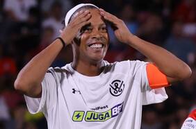 En Brasil le responden con todo a Ronaldinho: “Hace unos días nos estaba pidiendo entradas”