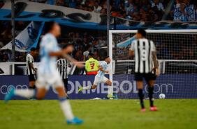 El Racing de Gabriel Arias saca ventaja en la definición de la Recopa