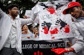 La violación y asesinato de una doctora que tiene en pie de guerra a los médicos en India