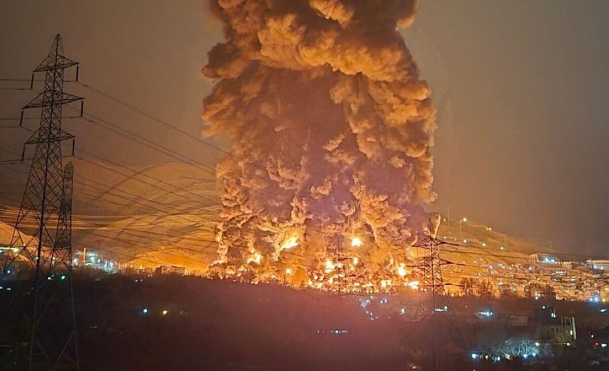 Israel ataca instalaciones petroleras iraníes cerca de Teherán - La Tercera