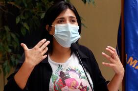 Cariola (PC) tras cita con Siches por estado intermedio: “Esperaremos los resultados de los debates de las fuerzas políticas y el gobierno tendrá que tomar una decisión”