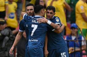 Racing golea a Bucaramanga para liderar el grupo de Colo Colo y Botafogo se acerca a la U tras agónica victoria