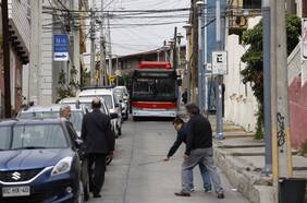 “La crisis es ahora y no en 2025″: licitación del transporte público en el Gran Valparaíso recibe críticas y ministro Muñoz defiende plazos