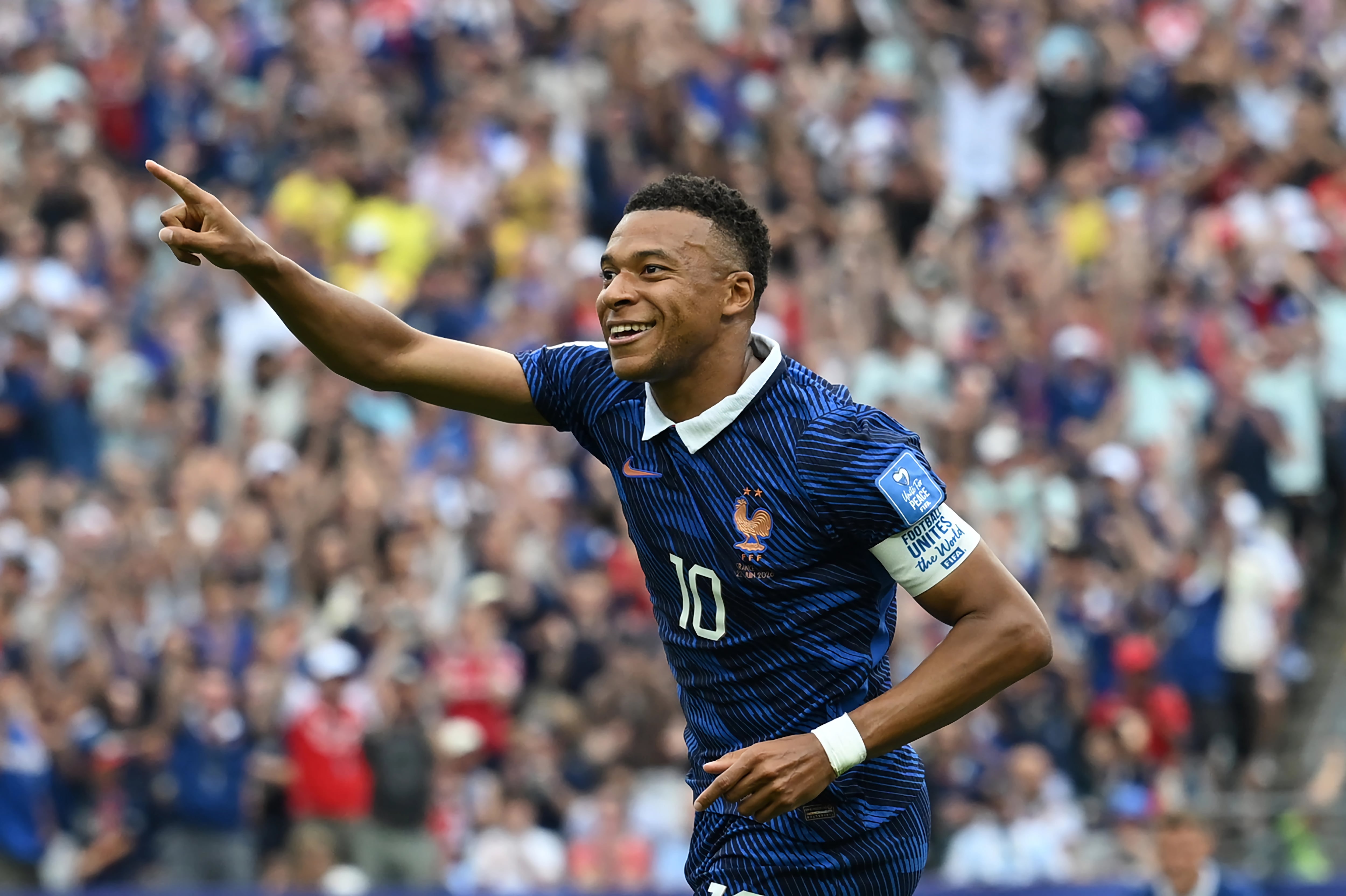 Kylian Mbappé no pierde pisada a Messi y lidera la goleada de Francia a Irak para avanzar a la segunda ronda