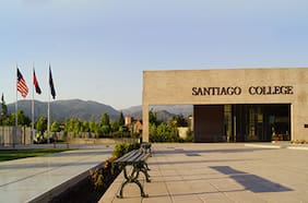 Santiago College rechaza acusaciones y dice que denunció a alumno por manipulación de imágenes “en cumplimiento de obligaciones”