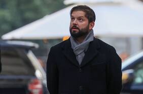 Homenaje a Tucapel Jiménez, disculpas a exiliados y elogios al modelo sueco: el encuentro de Boric con la comunidad chilena en Suecia