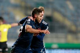 Con el Superclásico en la mente: Larrivey rompe su sequía goleadora bajo la sombra de Dudamel