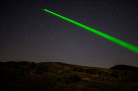 ¿Un láser desde el espacio? Nasa aclara el espeluznante origen de esta luz verde