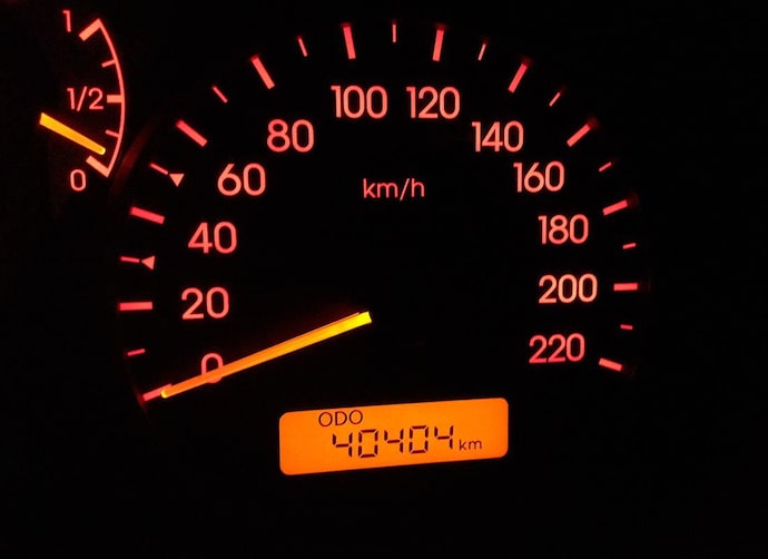 Cómo detectar si el kilometraje de un auto está alterado? - La Tercera