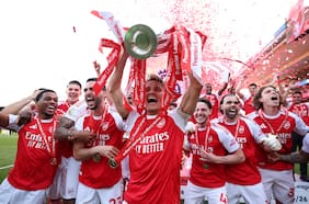 La ansiada estrella 14, en el firmamento Gunner: Arsenal vuelve a levantar el título de la Premier League tras 22 años
