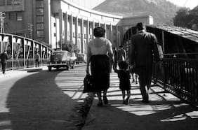 De Balmaceda al Teatro del Puente y el estallido social: las desconocidas fotos del Puente Pío Nono
