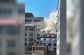 Incendio en pleno centro de Santiago obliga a evacuar el Ministerio de Justicia