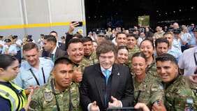 “No hay plata”: Argentina habilita a soldados a trabajar como Uber, repartidores o en seguridad privada para compensar bajos sueldos