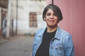 “Ella representa más que su crimen”: libro rescata la biografía de Mónica Briones, víctima del primer lesbicidio en Chile