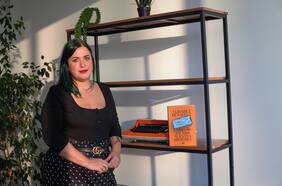 Elísabet Benavent: “Como la novela romántica es un género escrito por y para mujeres, siempre te tachan de frívola”